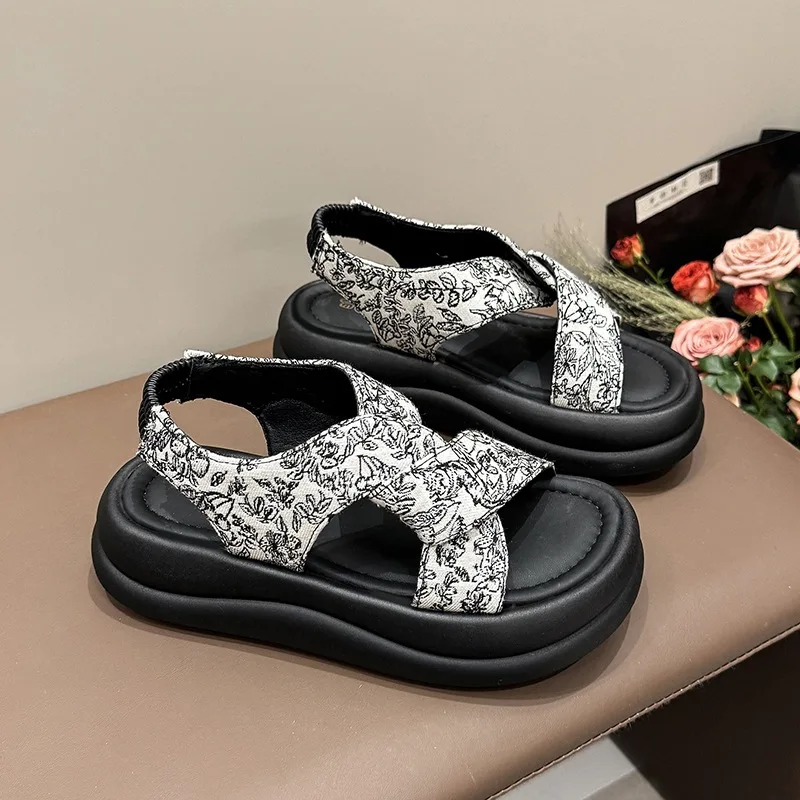 

New Roman Sandals for Women Summer Wear 2025 High-end Style Matching Skirt Casual Versatile Thick-soled Sports Beach Shoes