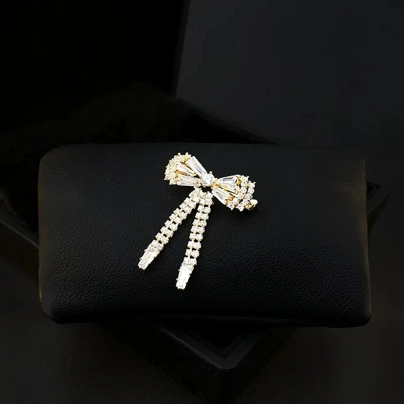 Elegant Bowknot Tassel Brooch Lapel Pin for Women Luxury Crystal Collar Pin Suit Shirt Cardigan Clothing Decor Gift Jewelry 3802