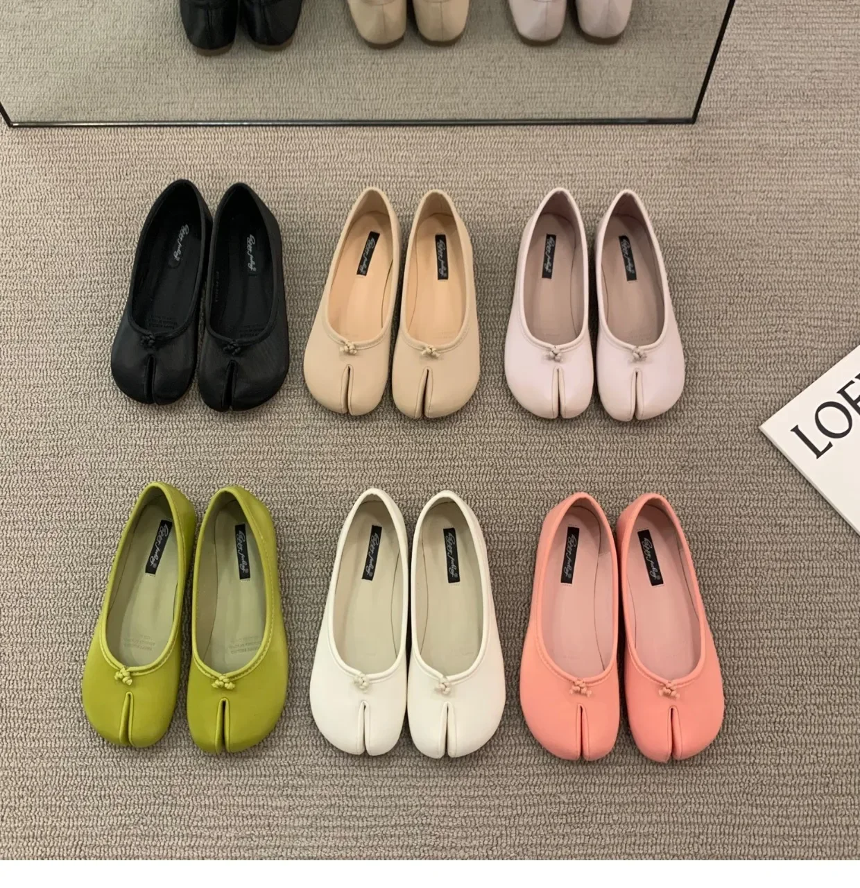 Women Flats Tabi Ninja Shoes Woman Microfiber Leather Comfy Flats Split Toe Slippers Soft Bottom Loafers Solid Slip on Shoes