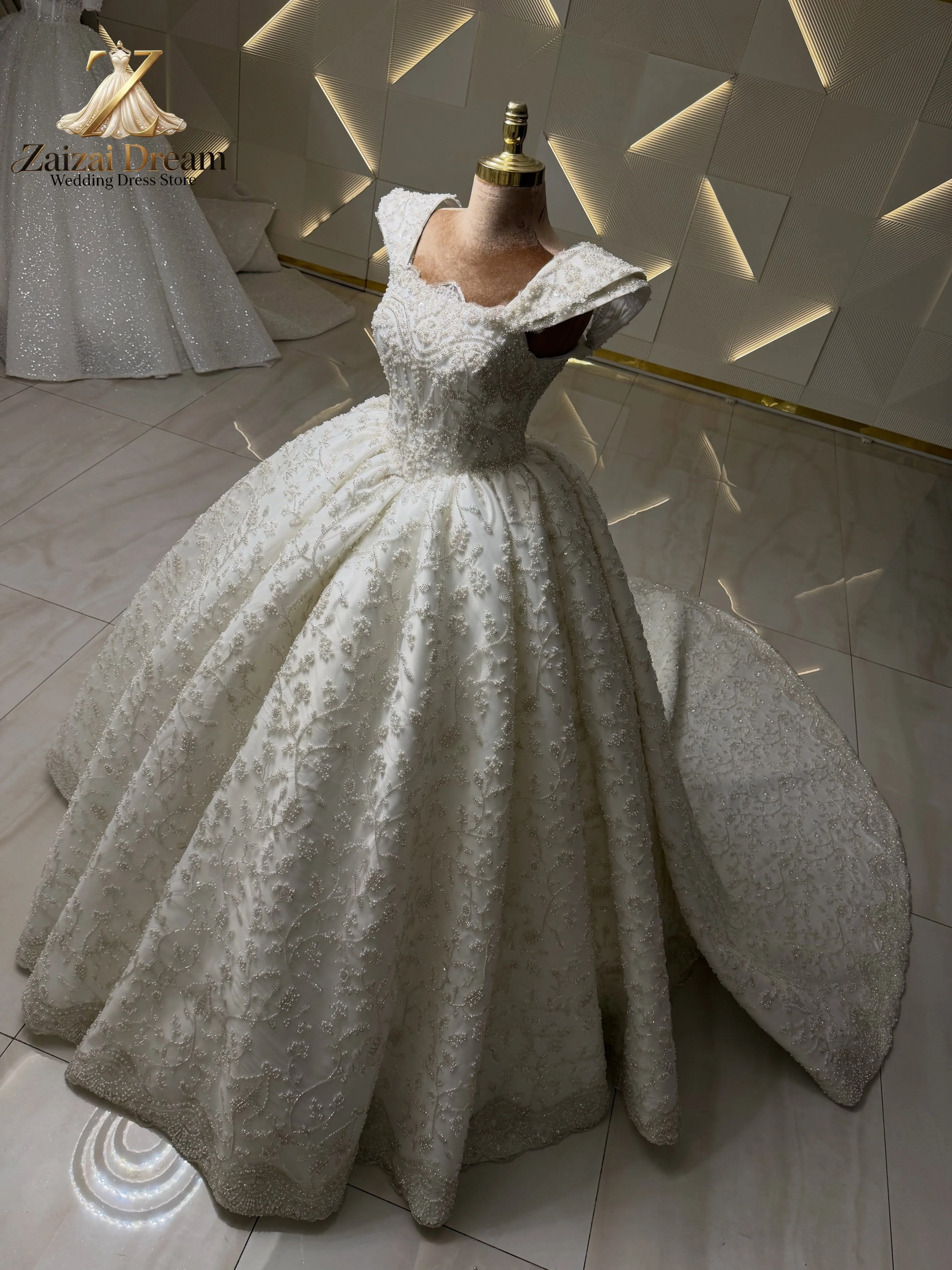 Customzied Luxury Ball Gown Wedding Dress Off Shoulder Beaded Lace Princess Bridal Gown Cathedral Train Vestido De Novia