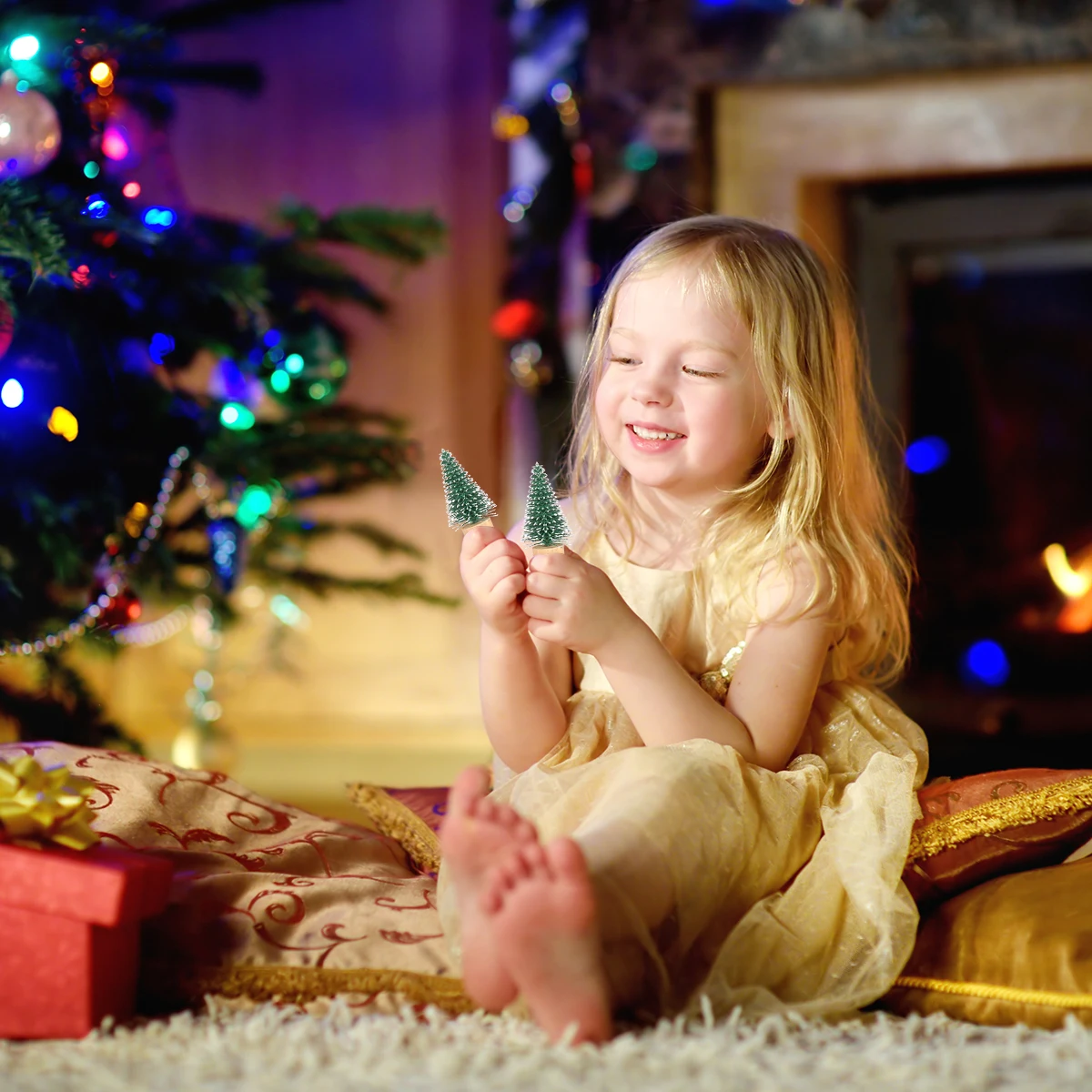 

Mini Christmas Tree nament Artificial Pine Decor for Desktop Cabinet Festive Xmas Party New Year Joyful Atmosphere