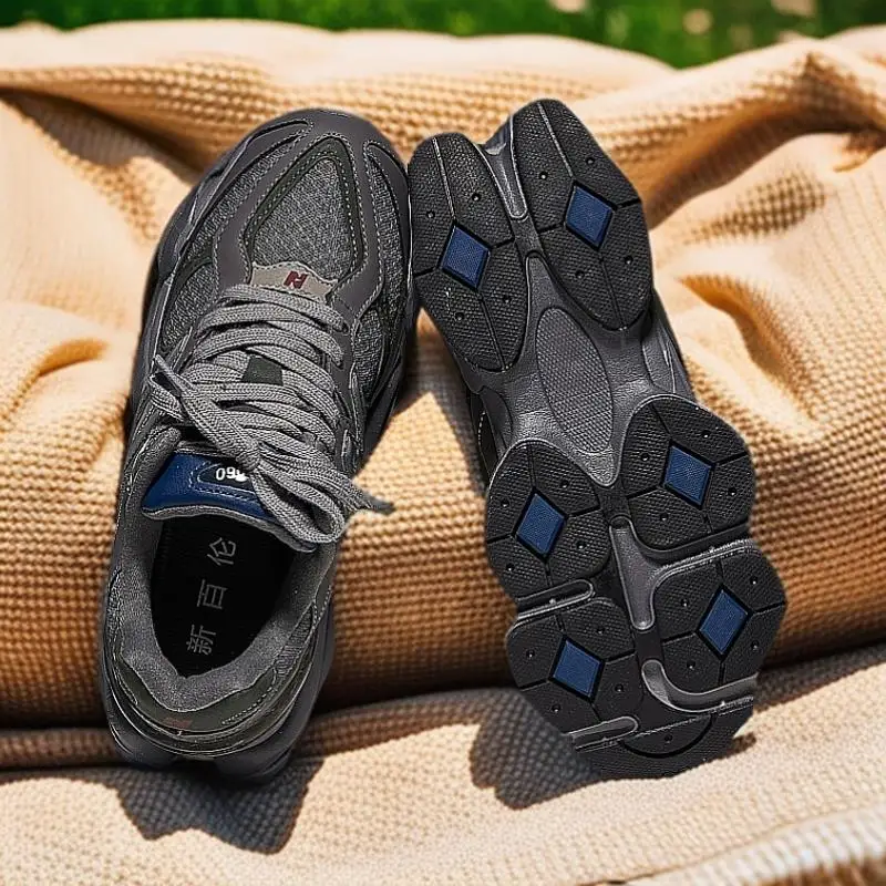 

Fashionable neutral outdoor shoes with multiple colored cushioned soles, breathable mesh fabric, comfortable to wear