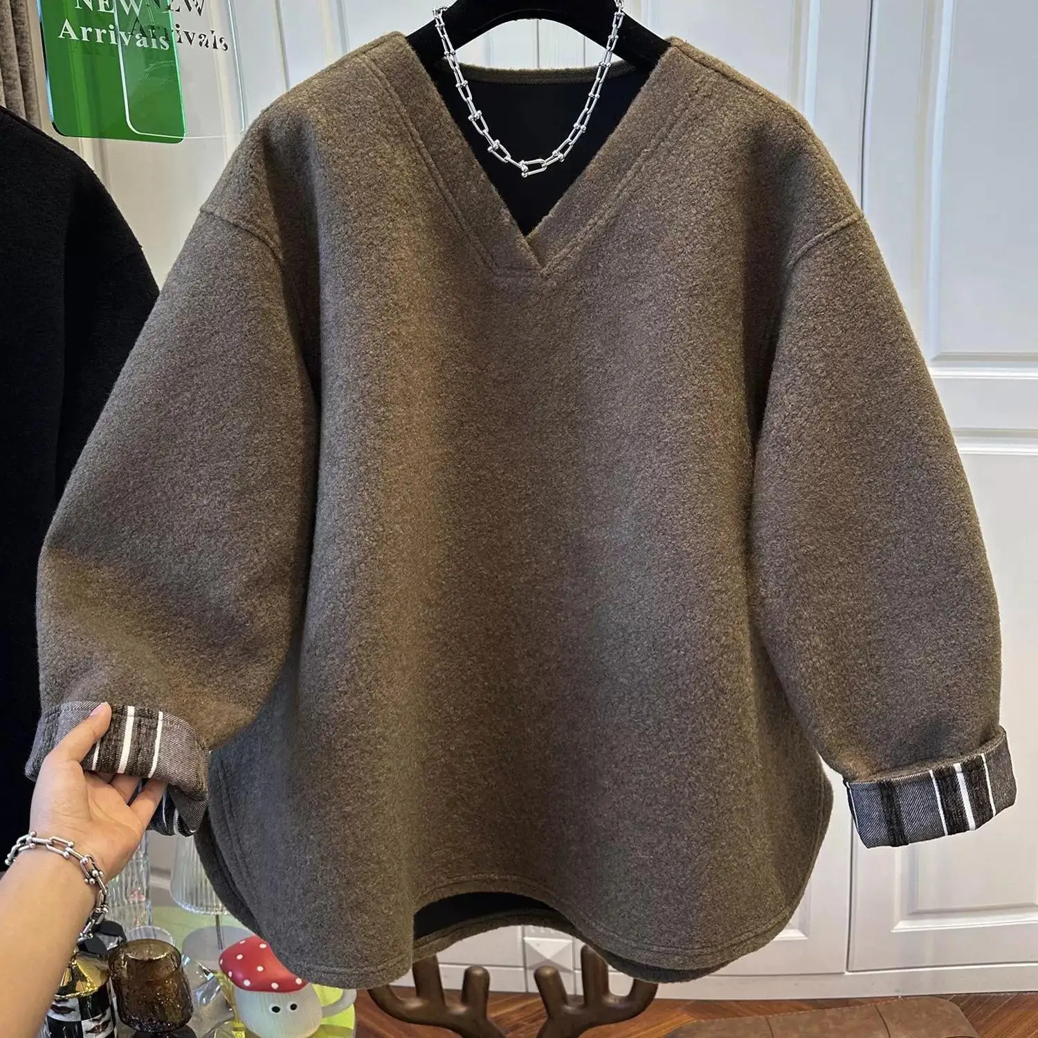 V-neck thick warm woolen pullover hoodie for women in winter,  loose, high-end black woolen top  streetwear women