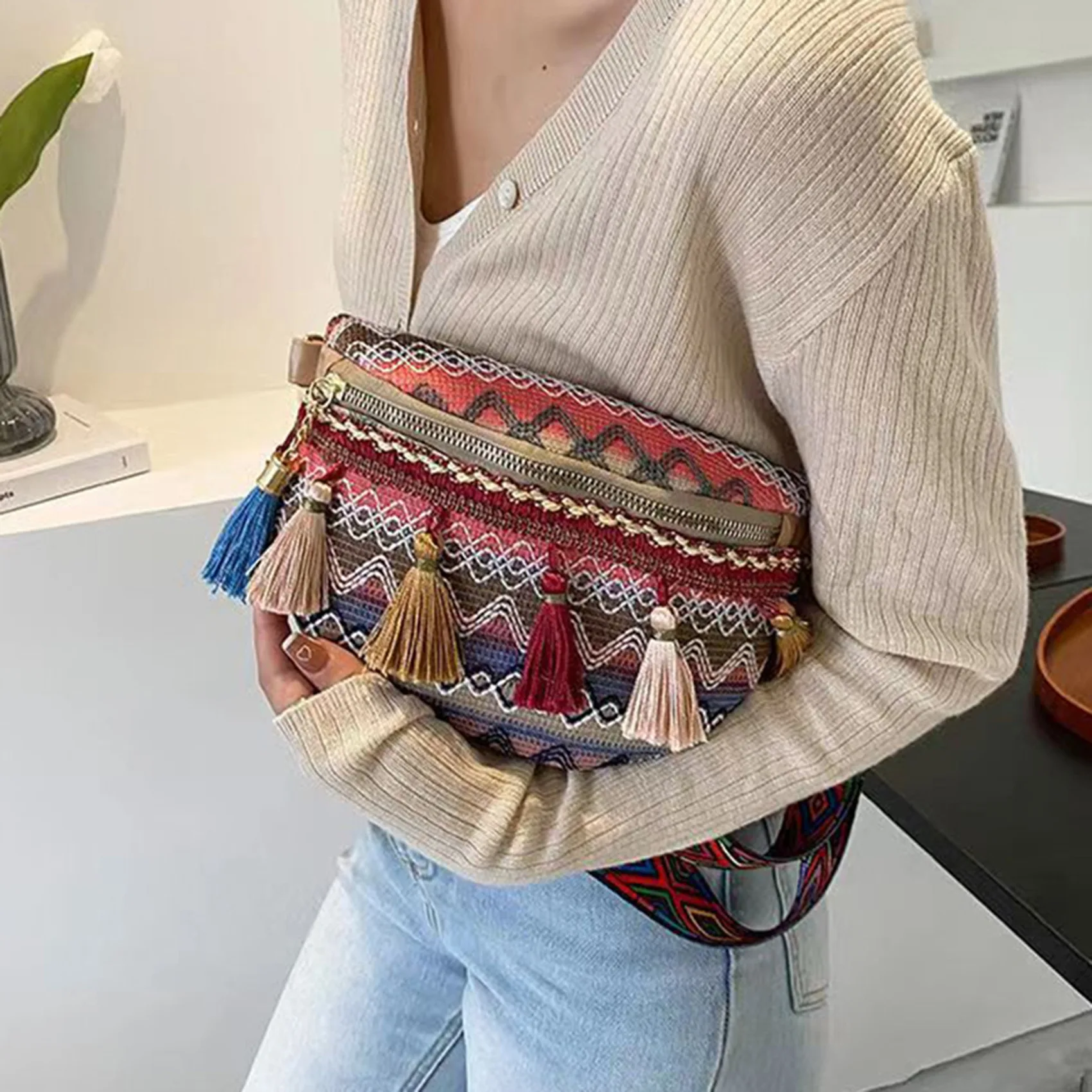 Women\'s Crossbody Bag Ethnic Style Tassel Decor Diagonal Straddle Bag Feminina Single Shoulder Bag Variegated Color Chest Pouch