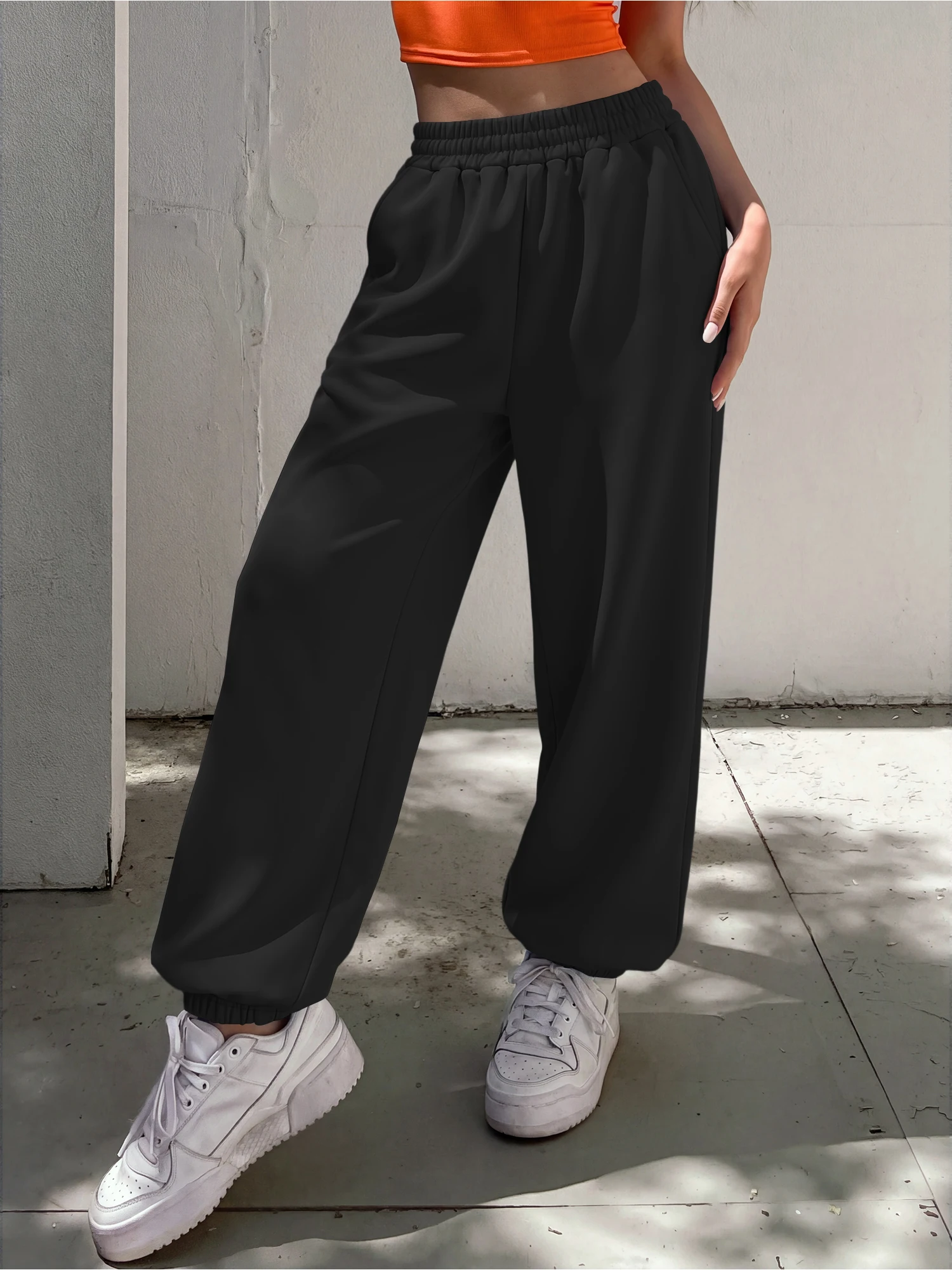 Ladies Soft Solid Color Cuffed Sweatpants Elastic Waistband Relaxed Fit Side Pockets Outdoor Walking Jogger Pants