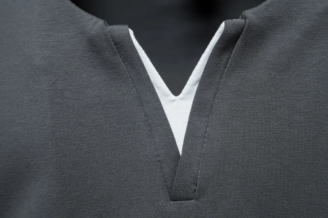 Herren-T-Shirts aus Baumwolle mit V-Ausschnitt für Herren, Sommer, lässig, schmale Passform, kurzärmeliges T-Shirt, hawaiianische Herrenbekleidung – Detail 5