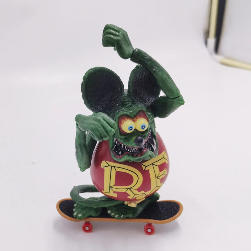 The Crazy Mouse Rat Fink com Skate Joint, Movable PVC Action Figure, Collectible Model Toy, 10cm, In Bag