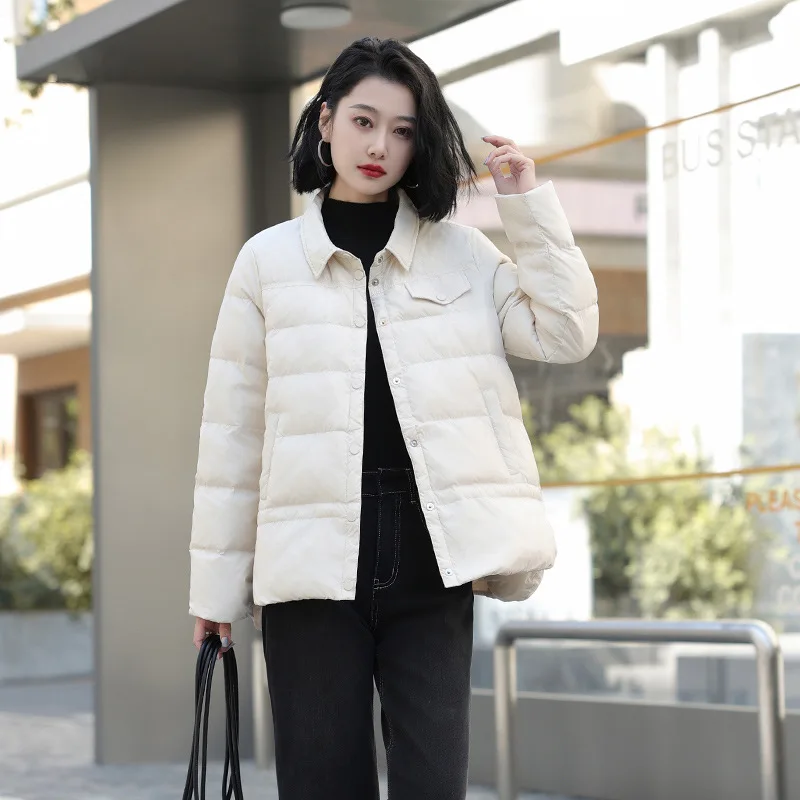 

Chic 2025 short puffer. 90% duck down, shirt-style collar & lightweight. Perfect for petite.