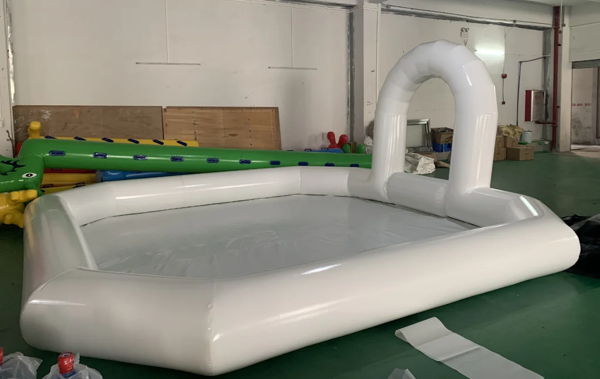 สนุก Commercial คลาสสิกสีขาวกันชนรถยนต์ Inflatable Arena Yard Track เด็ก Inflatable Race Track สีขาวเช่า Inflatable Arena
