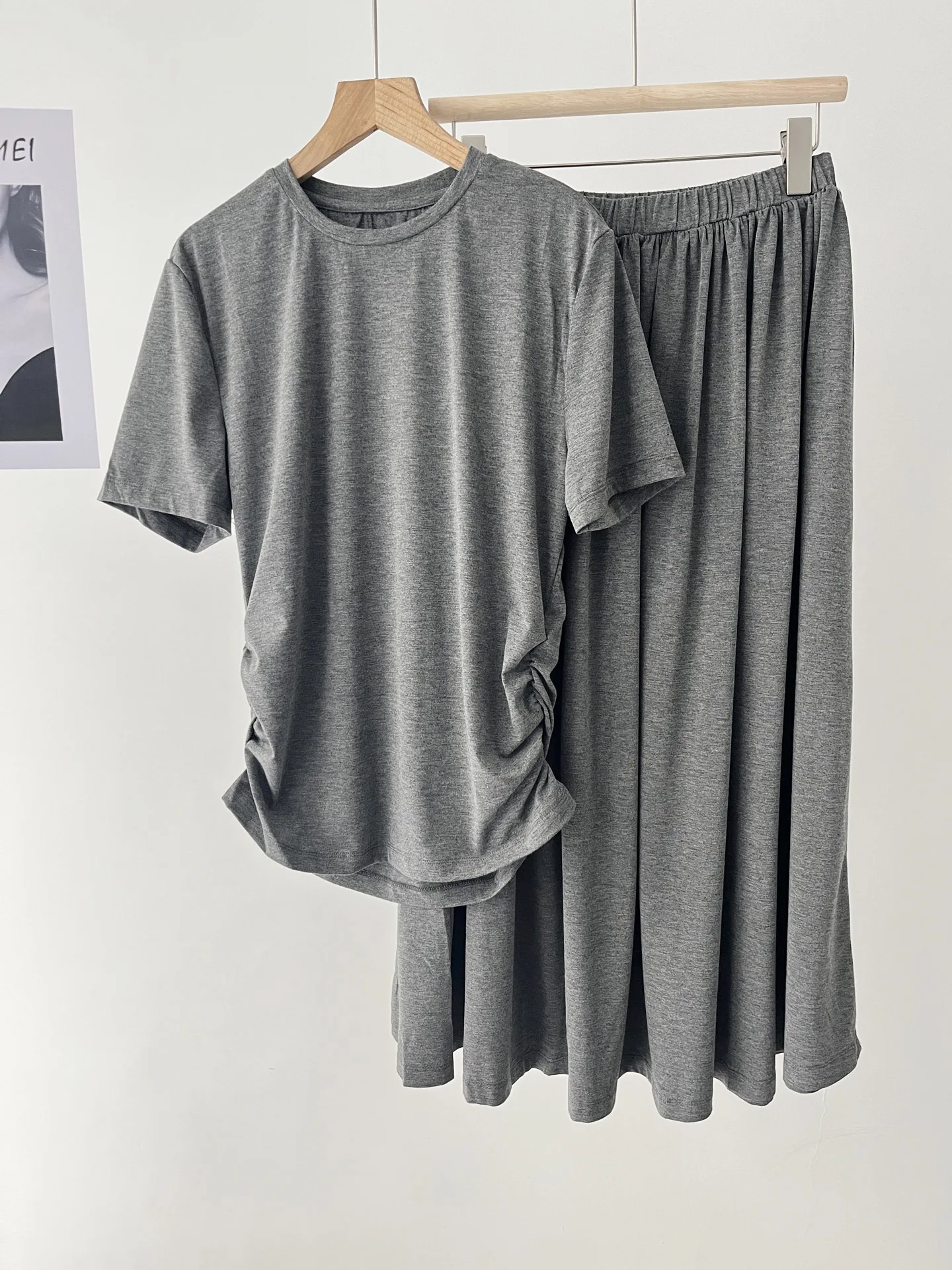 

Crew neck versatile slim-fitting short-sleeved T-shirt summer umbrella skirt women 67b-0459