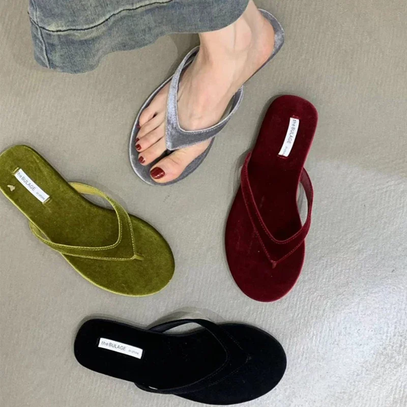 2024 Designer Summer Woman Slippers Fashion Clip Toe Flats Heel Silvery Ladies Outdoor Beach Shoes Flip Flop