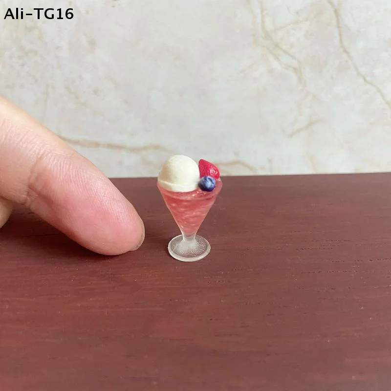 1 Stück Miniatur-Puppenhaus-Lebensmittel Obst Quadratischer Turm Mini Niedliches Simulations-Kuchenmodell Spielzeug für Puppenzubehör Kindergeschenk