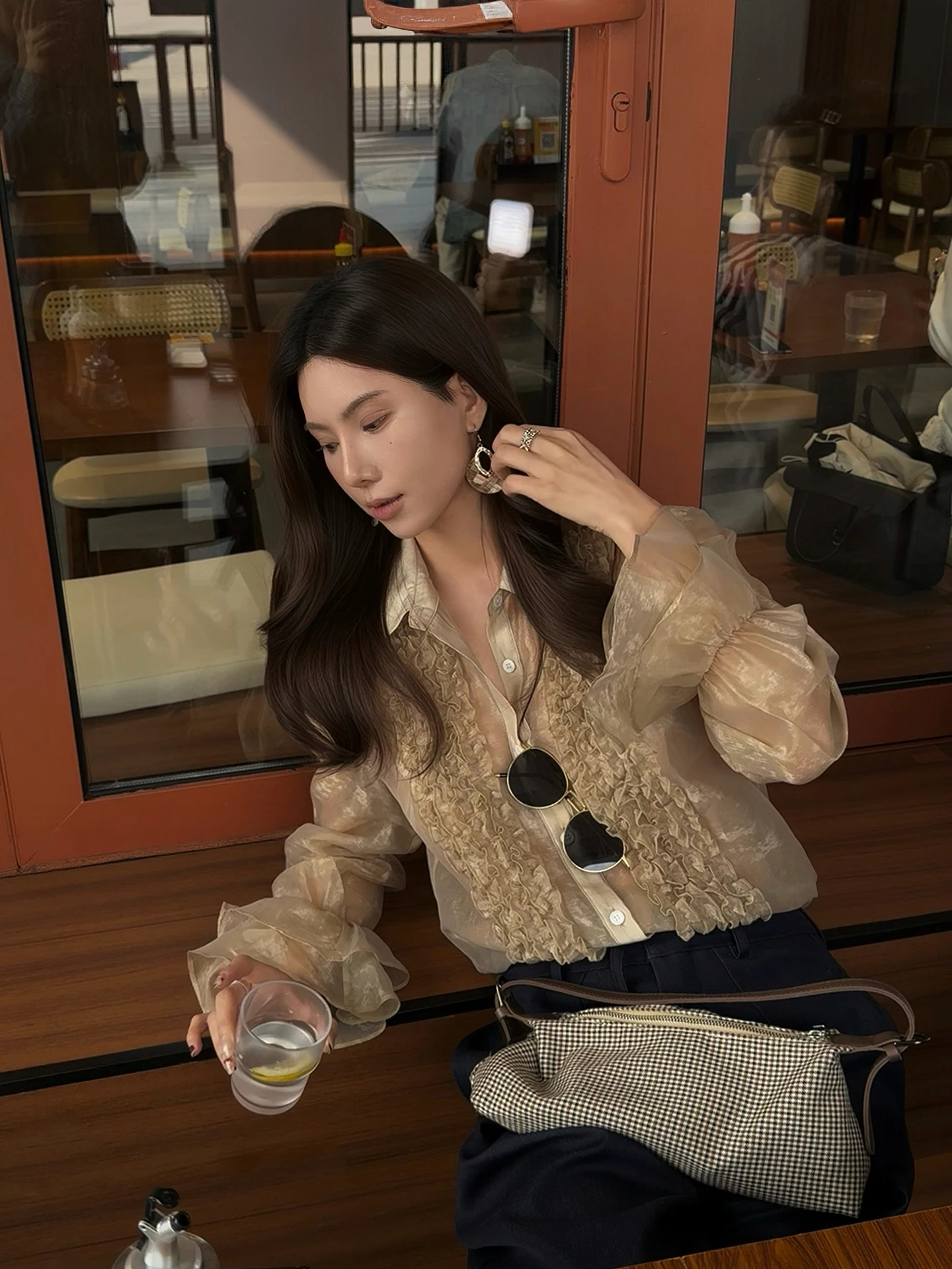 

Женская винтажная блузка Sasa с деревянными пуговицами, рюшами, длинными рукавами и отложным воротником, весна 2026, дышащая, комфортная, стройнящая