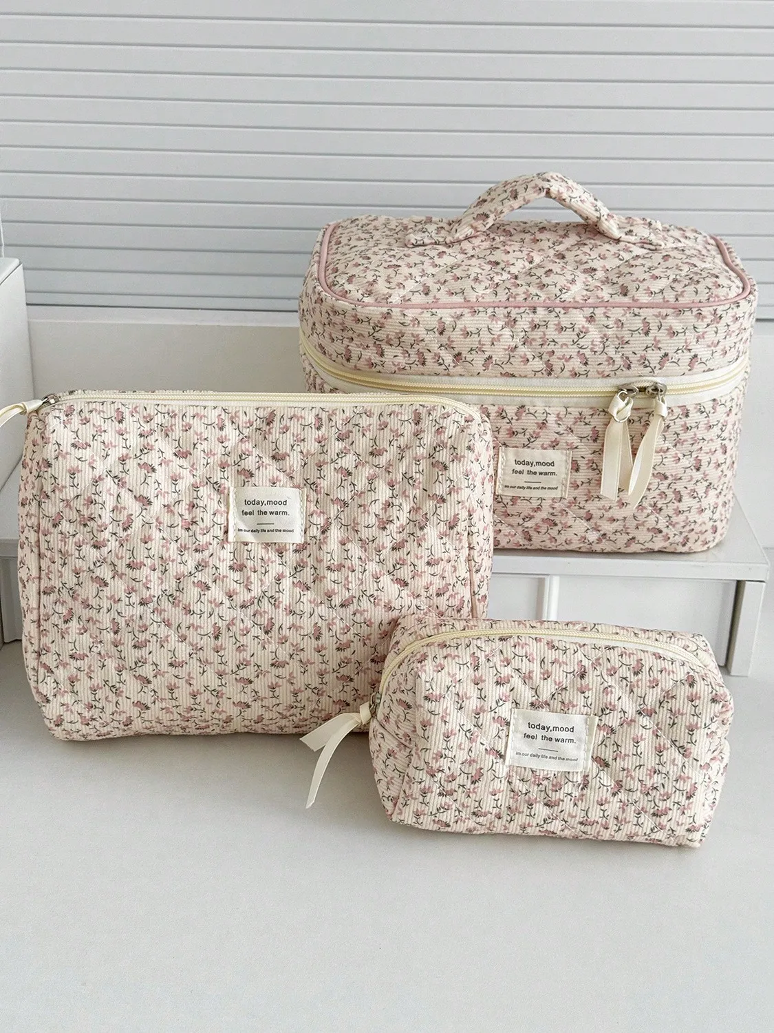 

1pc/Set Pink Floral Corduroy Makeup Bag, Multi-Functional Cosmetic Storage Pouch, Portable Makeup Organizer With Zipper, Suitable For Storing Cosmetics, Skincare, Lipstick, Makeup Brushes, Hand Cream, Earphones, Coins, Keys, For Home, Travel, Vacation And