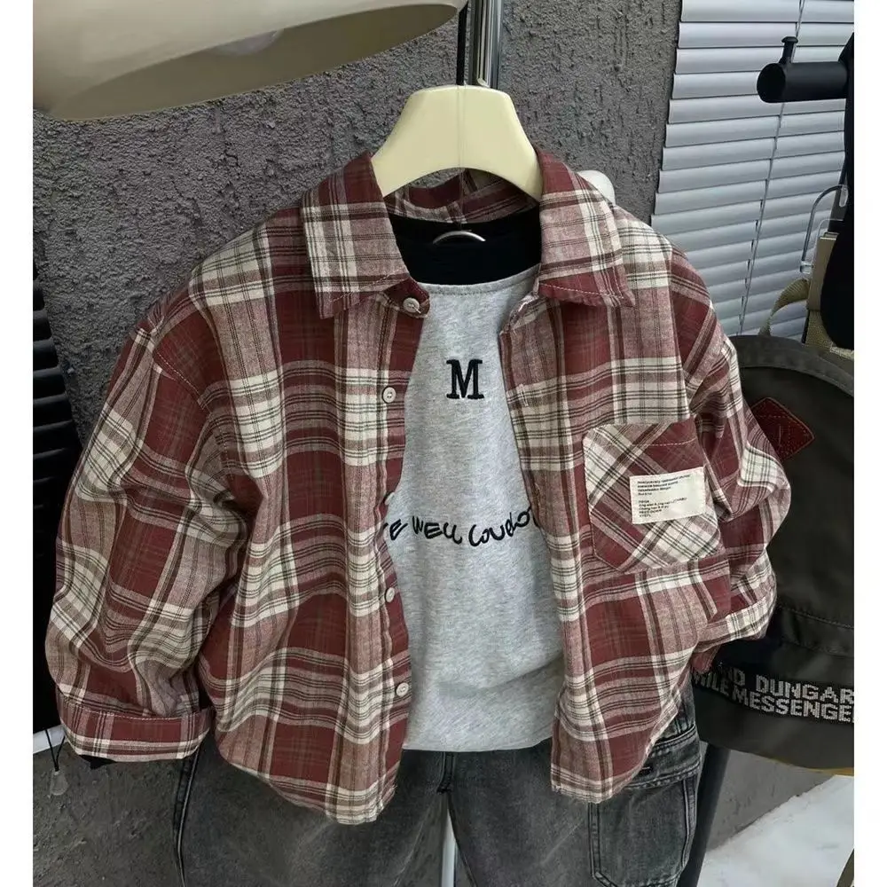 

This Korean-style baby spring and summer checkered long-sleeved shirt is paired with a square-neck lightweight checkered shirt