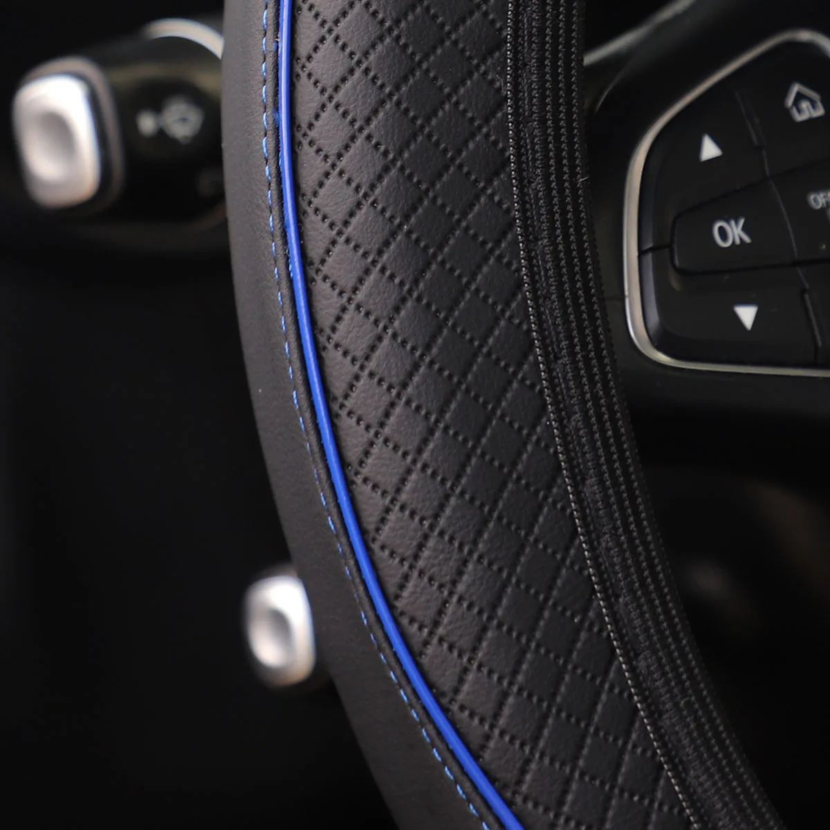 Skin Feeling Leather Color Stripe Emboweled Car without Inner Ring Steering Wheel Cover Automotive Supplies 14.5-15INCH