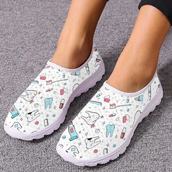 INSTANTARTS Cartoon Tooth Print Slip-on Shoes scarpe dentali traspiranti comode scarpe da allattamento mediche piatte per mocassini da donna