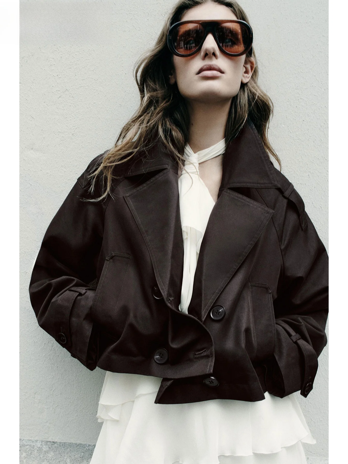 

ZAPRHA Autumn 2025 ort Double-breasted Briti Sle Windbreaker Coat Flip Collar Dual Slits Women's Faion Outerwear