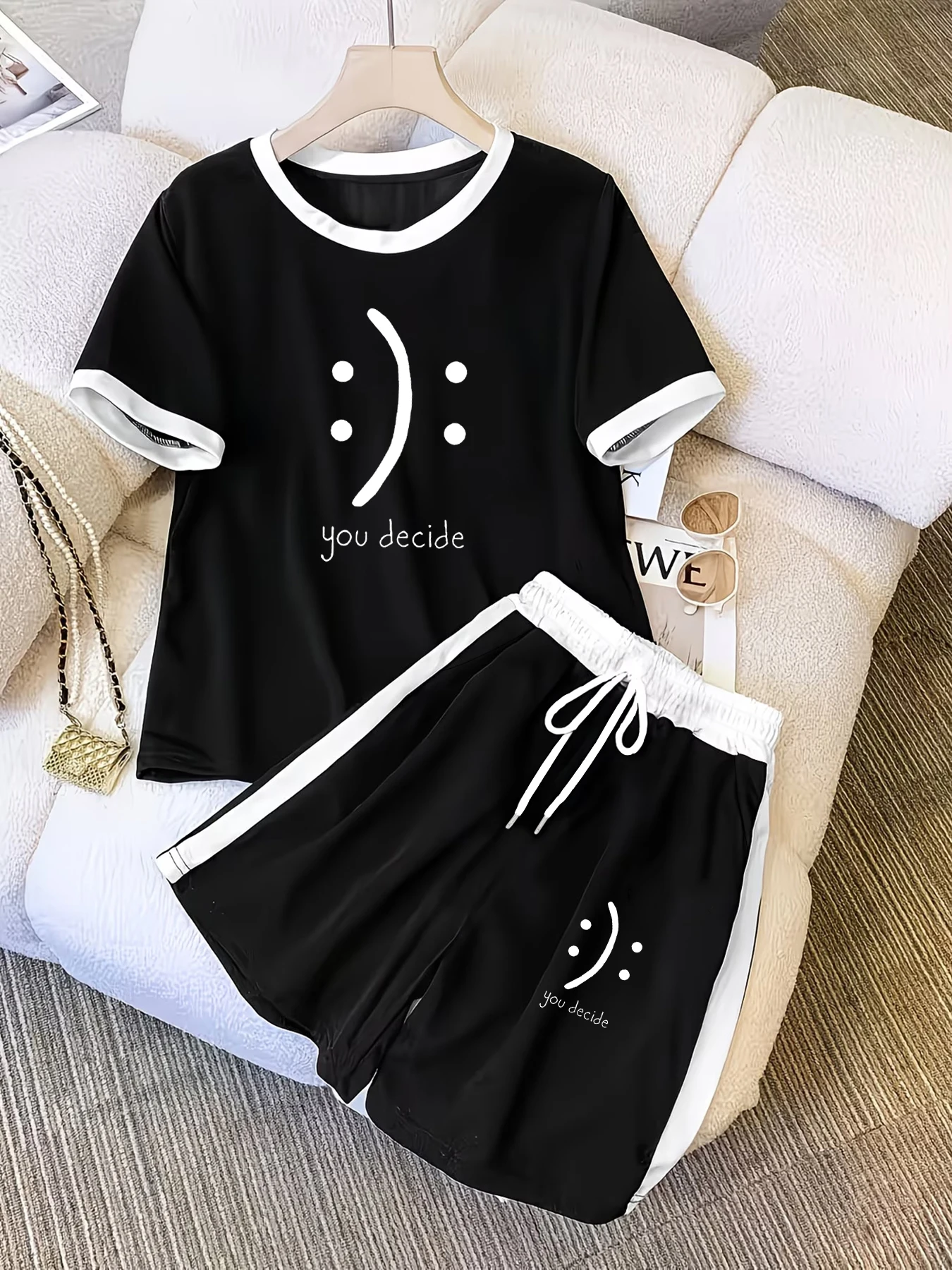 Summer Thin Breathable Casual Set: Soft and Comfortable Short-Sleeve Top + Shorts, Fun Smiley Face Print, Color-Blocking Casual Sports Two-Piece Set view 2