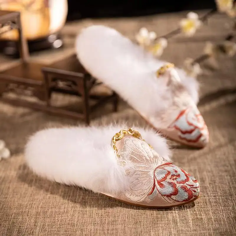 

Women New Baotou Embroidered Outdoor Cotton Slippers Winter New Soft Sole Non Sip Ethnic Style Plush Keep Warm Home Slippers