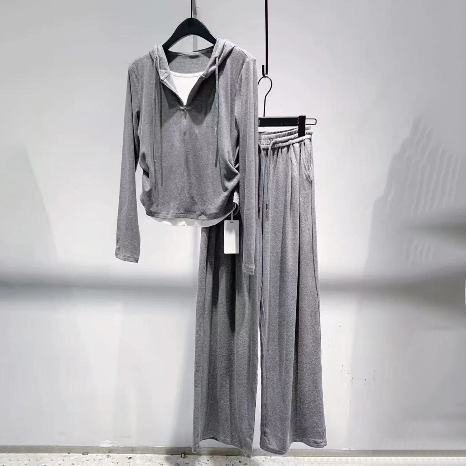 

Элитный женский спортивный костюм: худи и брюки с широкими штанинами, осенняя коллекция 2025, модный повседневный комплект из двух предметов