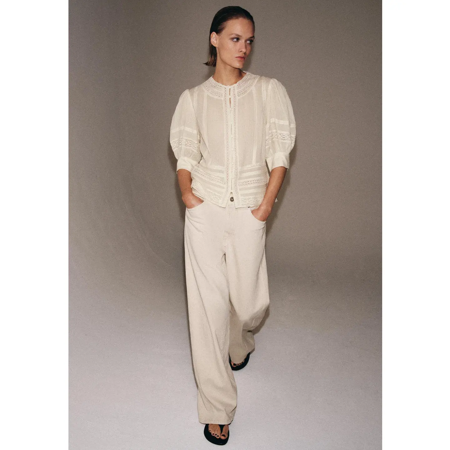Romantic Style Lace Trim Bubble Sleeve round Neck Shirt Women's Spring New Design Polyester Fabric Breathable Skin-Friendly F...