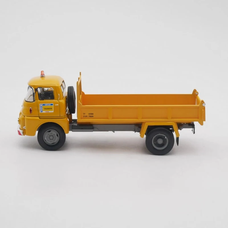 Ixo 1:43 Sava-Austin A-404 Legering automodel Statische collectie Versierd vakantiegeschenken Speelgoed