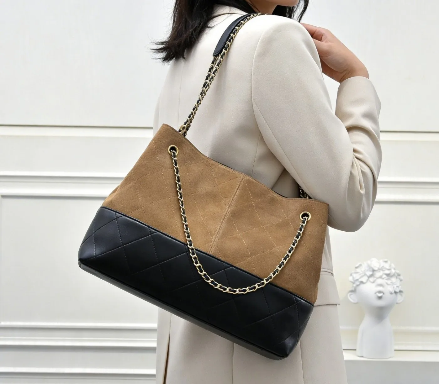 

Luxury Khaki Black Two Tone Tote Bag for Women Suede and Leather Patchwork Large Capacity Shoulder Bag
