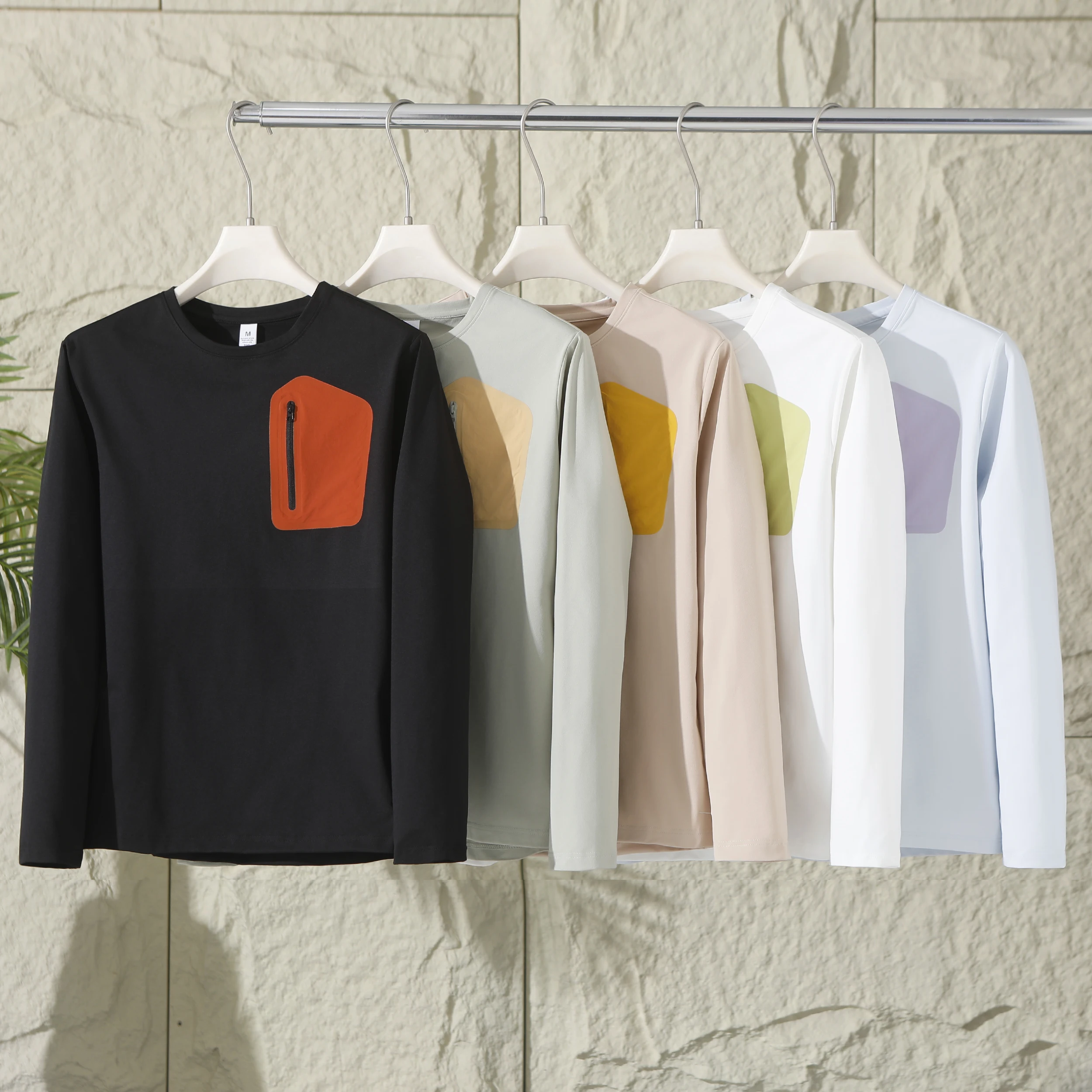 Herren-Outdoor-Langarmshirt für den Herbst - Schnelltrocknendes Rundhals-Oberteil mit Brusttasche mit Reißverschluss – Detail 2