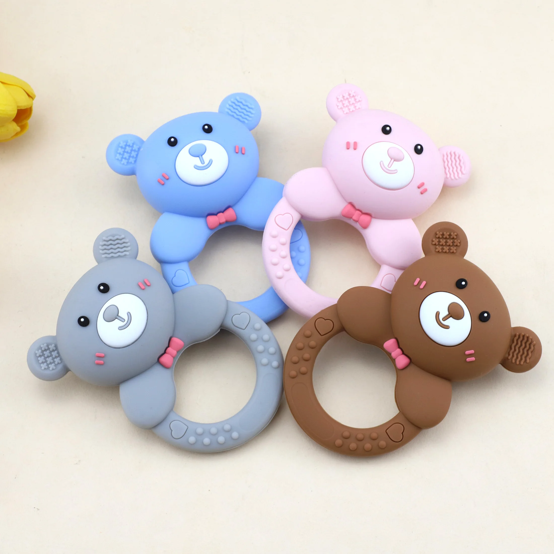 Nowy silikonowy gryzak w kształcie misia z dzwoneczkiem dla niemowląt