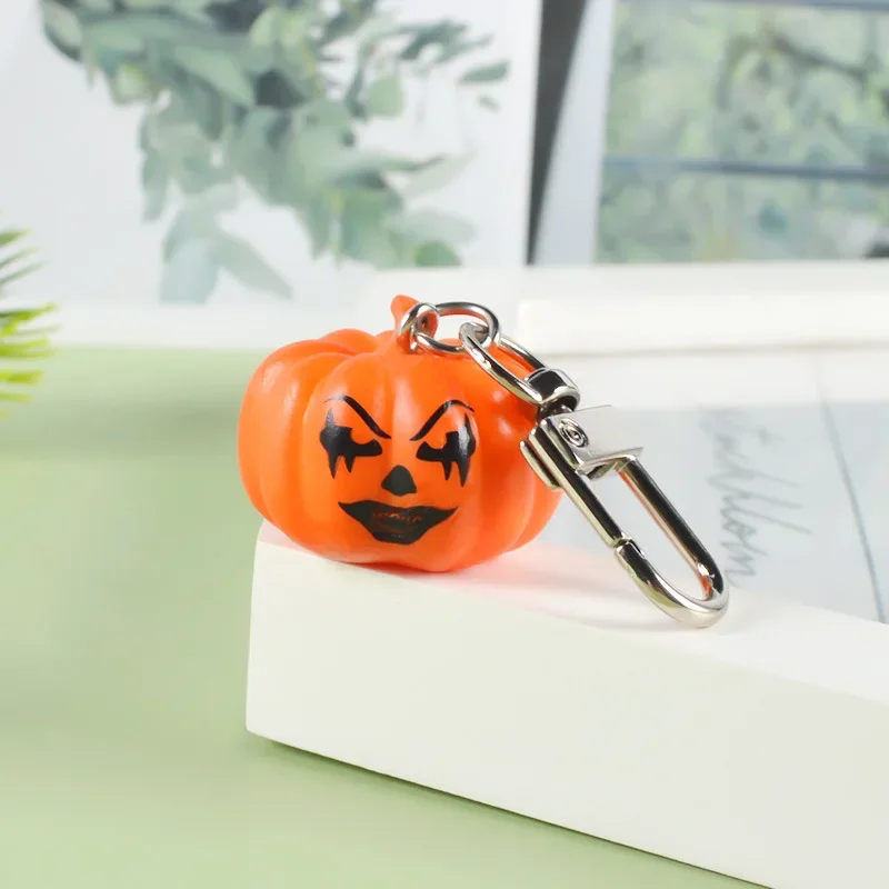 Porte-clés Créatif en PVC avec Tête de Citrouille d'Halloween, Mini Modèle de Voiture, Pendentif de Sac, Accessoires Personnalisés pour Couple, Cadeau