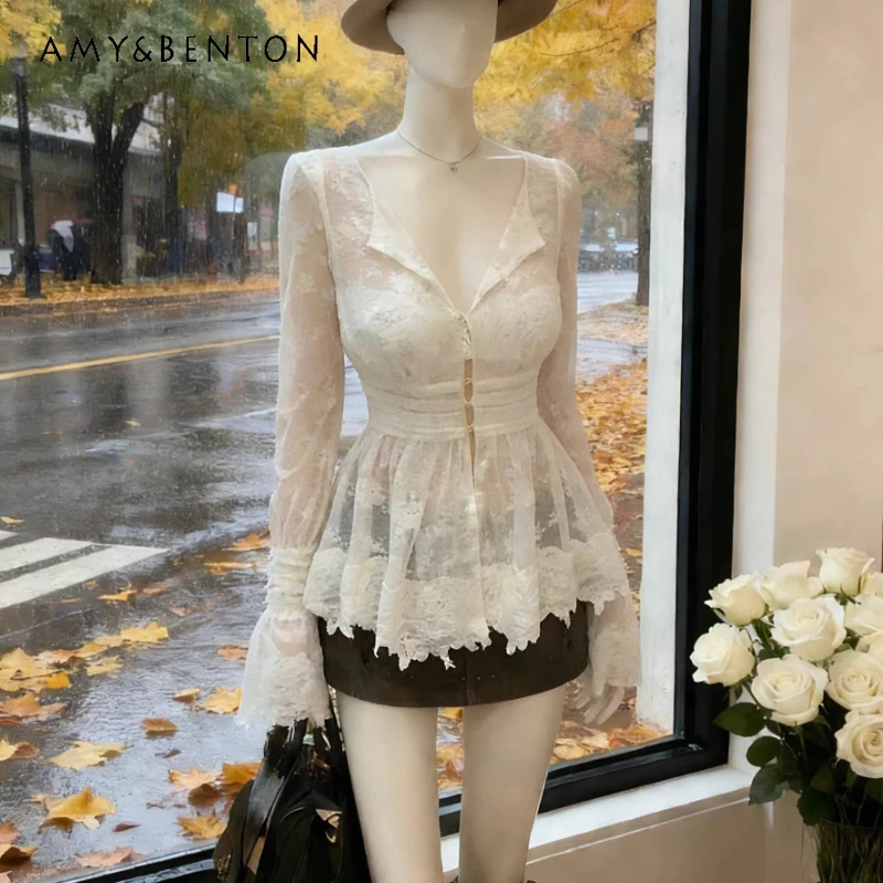 

Французский дизайн, кружевная ажурная блузка с V-образным вырезом, женская, весна-осень 2026, теплая, приталенная, с рюшами, сексуальная, элегантная рубашка для женщин