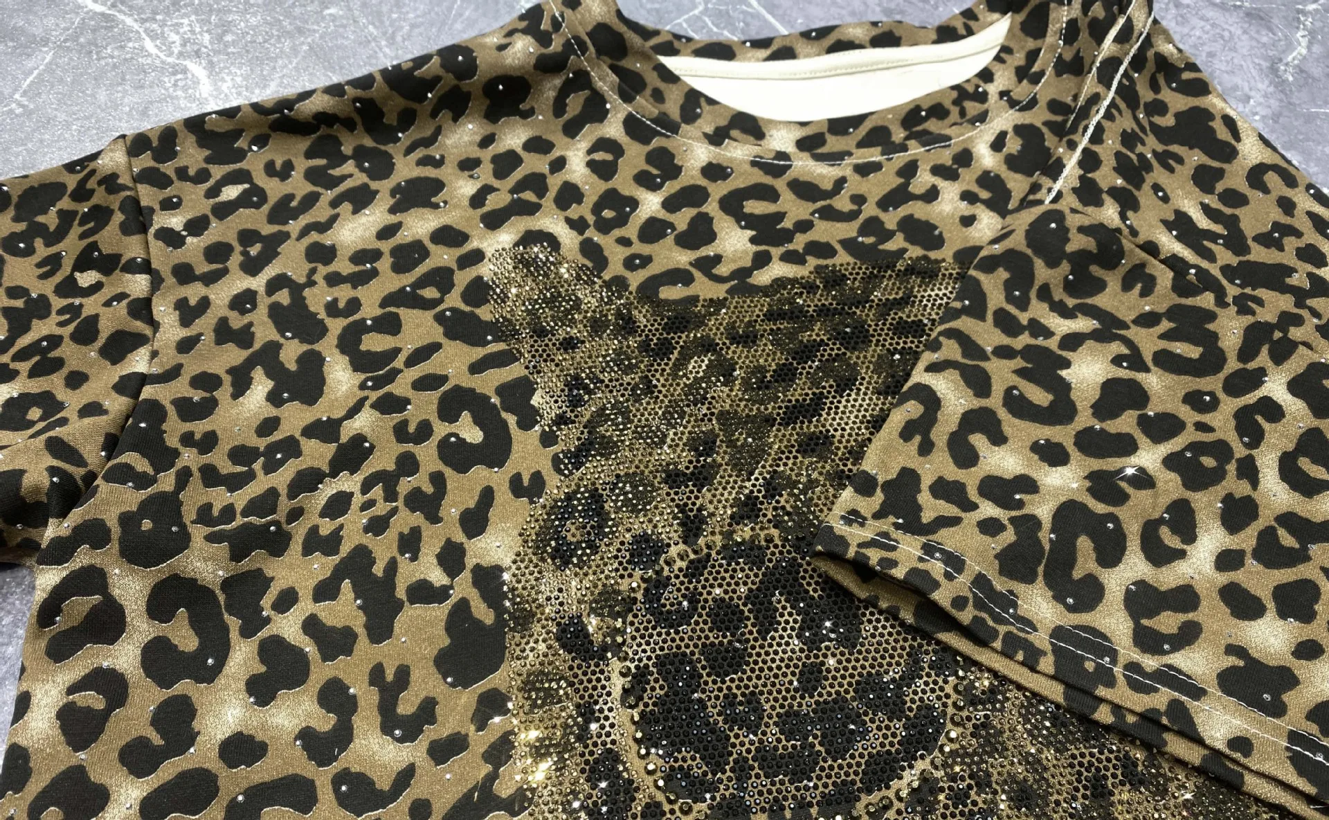 Conjuntos de duas peças das mulheres roupas estilo vintage leopardo impresso dos desenhos animados diamantes verão manga curta calça define feminino casual malhas