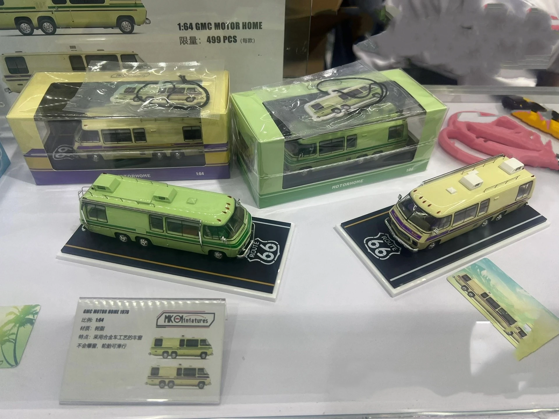 MK RV North Exhibition Limited HEC GMC Motorhome RV 1:64 Resin body, plastic Windows, rotatable tires