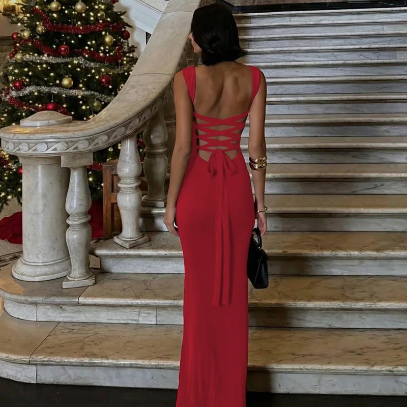 Długa czarna sukienka bez rękawów z kwadratowym dekoltem, wiązana na plecach, dopasowana suknia wieczorowa, koktajlowa, na studniówkę.