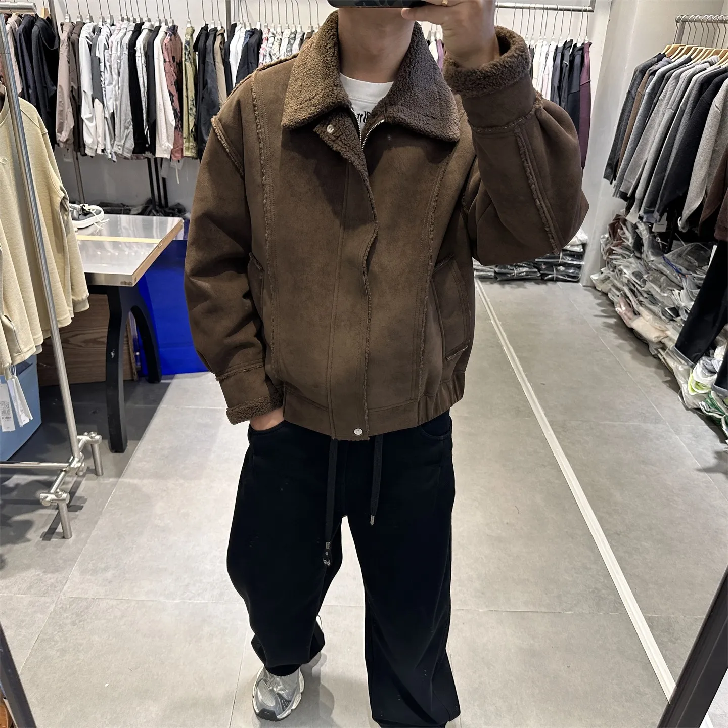 

Мужская зимняя роскошная легкая кожаная куртка в стиле ретро с меховым воротником, американский свободный крой, теплая, с подкладкой из овечьего вельвета