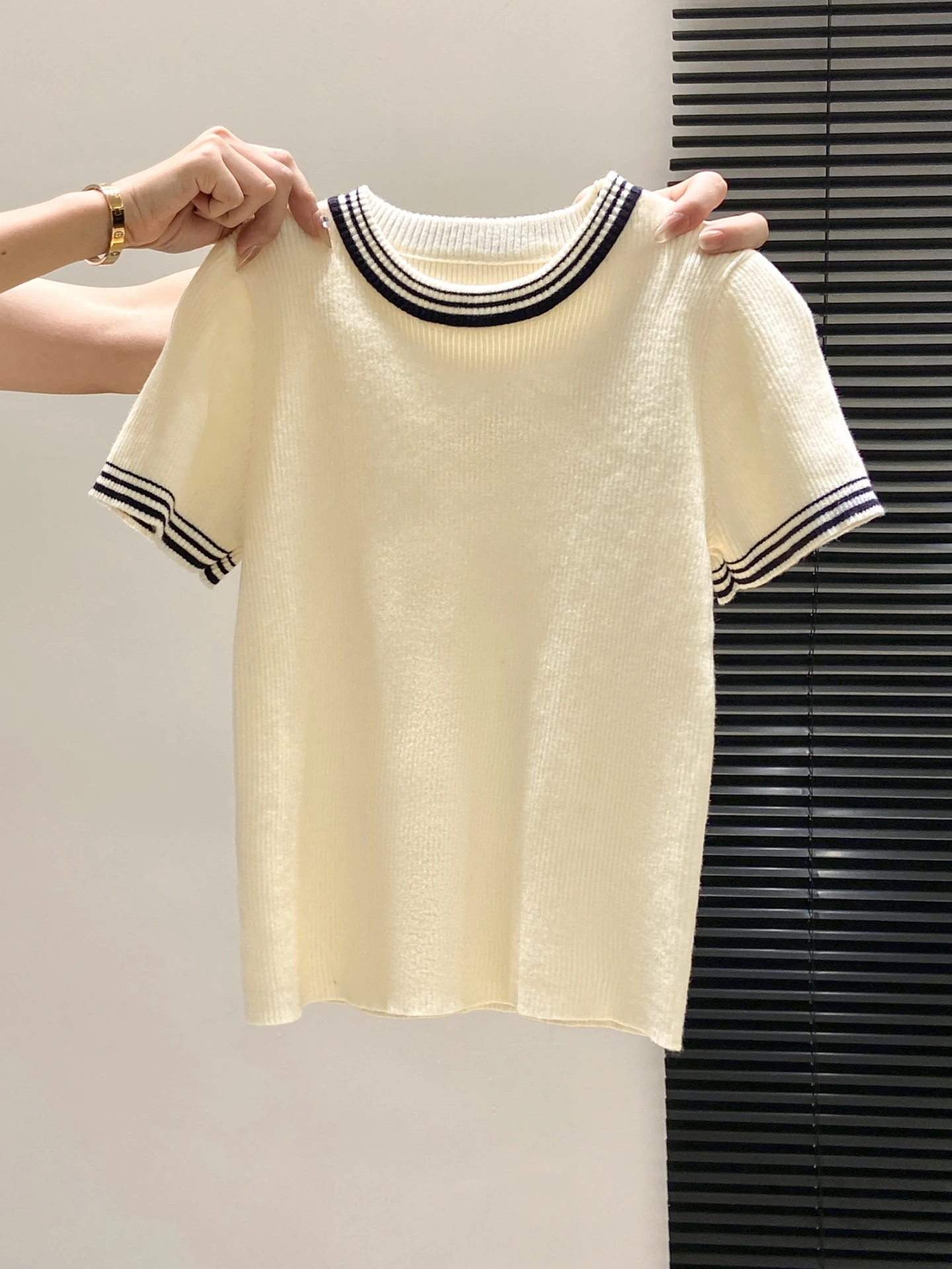 

Женская трикотажная футболка с эффектом похудения, с коротким рукавом и круглым вырезом, базовая, для ношения под одеждой, стандартный крой, в корейском стиле