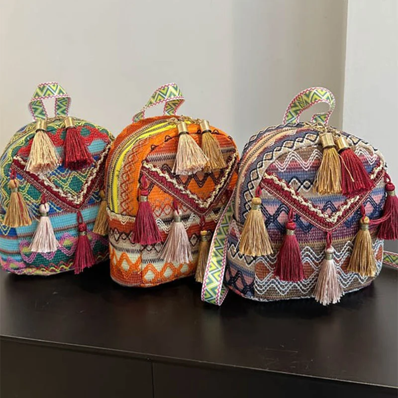 

2025 Новый легкий женский рюкзак в национальном стиле, сумка через плечо с кисточками, модный маленький рюкзак для путешествий