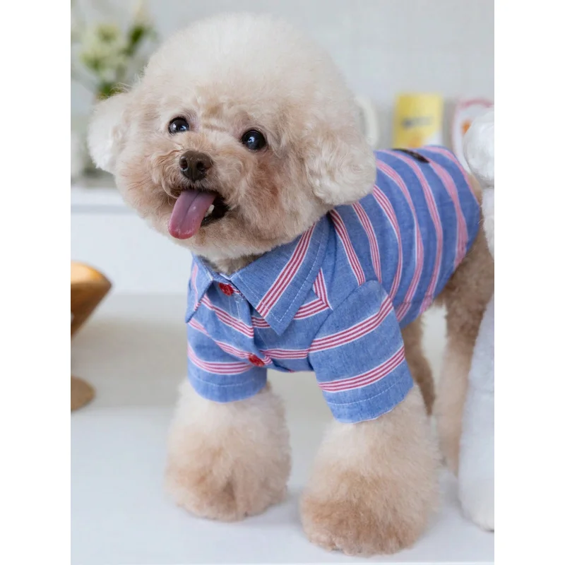 

Красно-синяя полосатая рубашка для домашних животных, подходящая для кошек и собак.