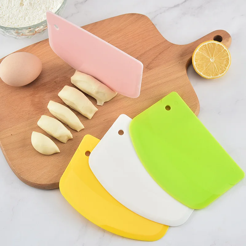 

1PC Plastic Cream Cake Spatula Butter Dough Cutter Slicer Fondant Pastry Scraper Noodle Biscuit Knife Kitchen Baking Accessories