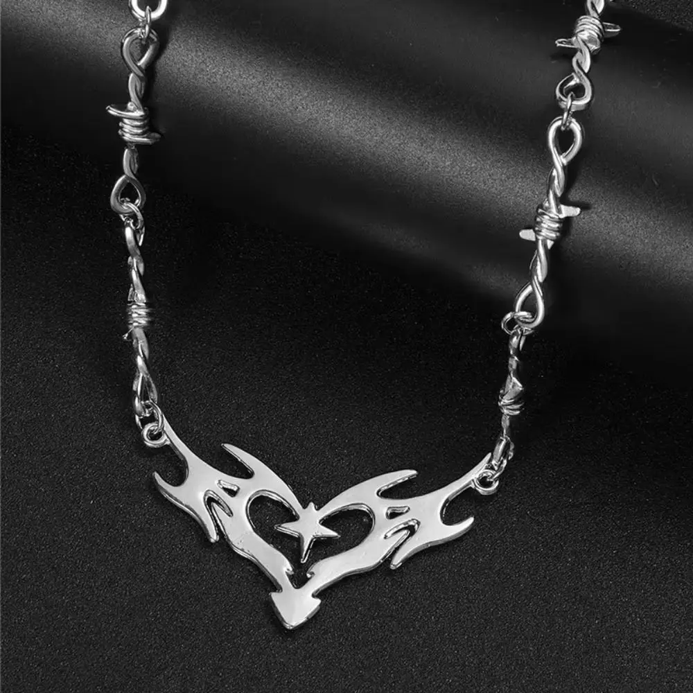 Barbed Wire Flame Heart Choker Hippie Charm Sweet and Cool Y2k Thorns Necklace Punk Style Alloy Gothic Necklace Women Man