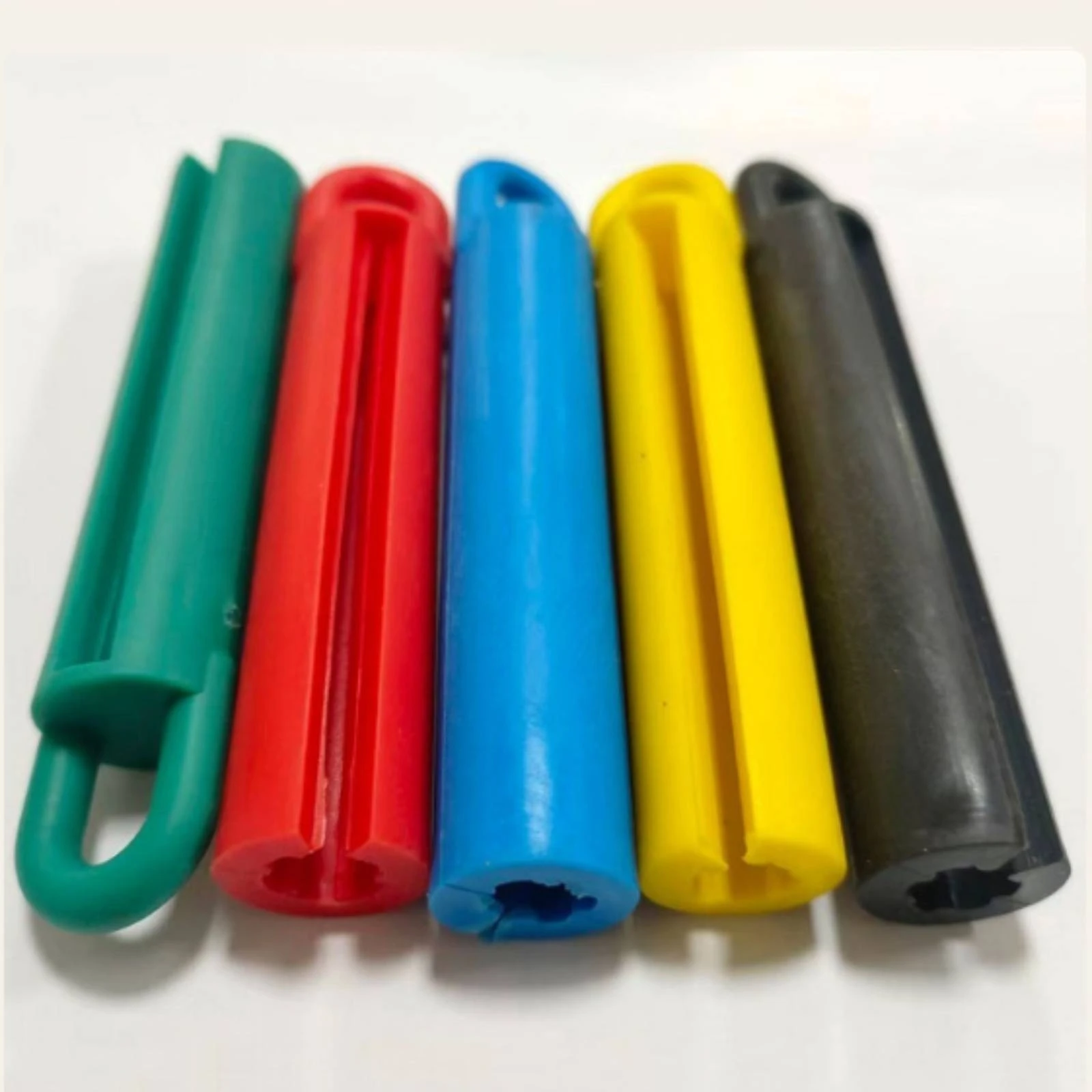Pool Cue Hanger Compact Cue Hanger with Hanging Loop Pool Stick Holder Easy to Install Long-Lasting for Game Rooms