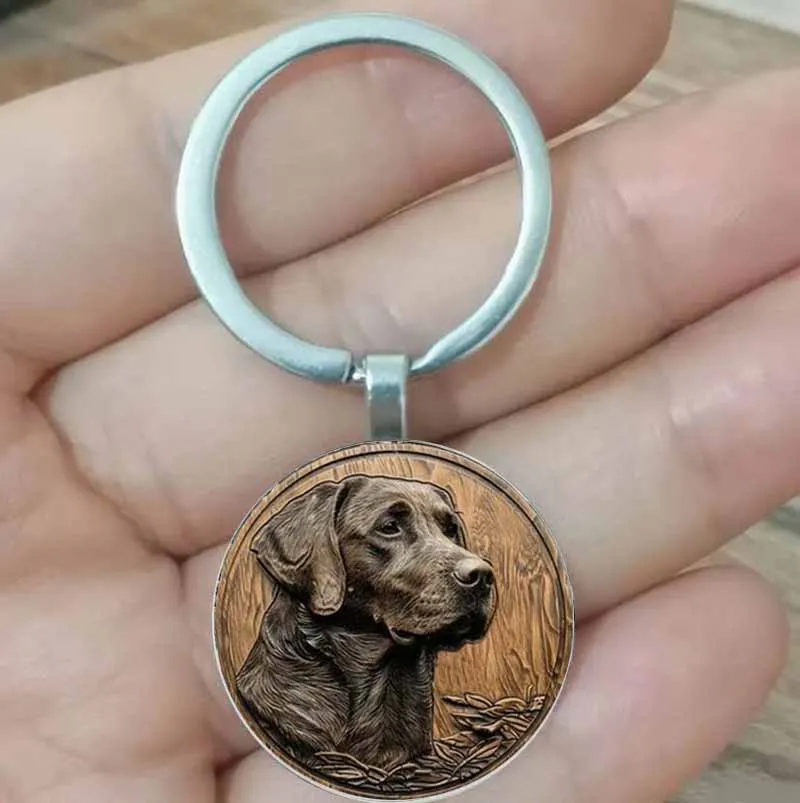 

Retro Labrador keychain, suitable for daily use, is an excellent gift for family and friends on holidays, birthdays, and anniver