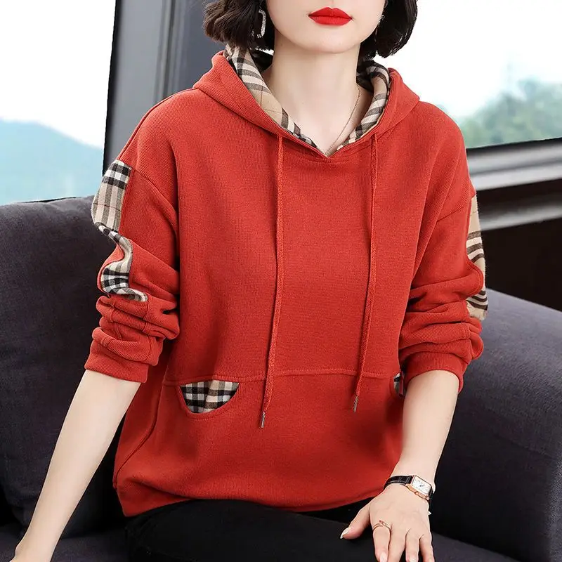 New Plaid Patchwork Hooded Sweatshirt in Plus Size Mom Outfit Pullover Casual and Fashionable Long Sleeved T-shirt