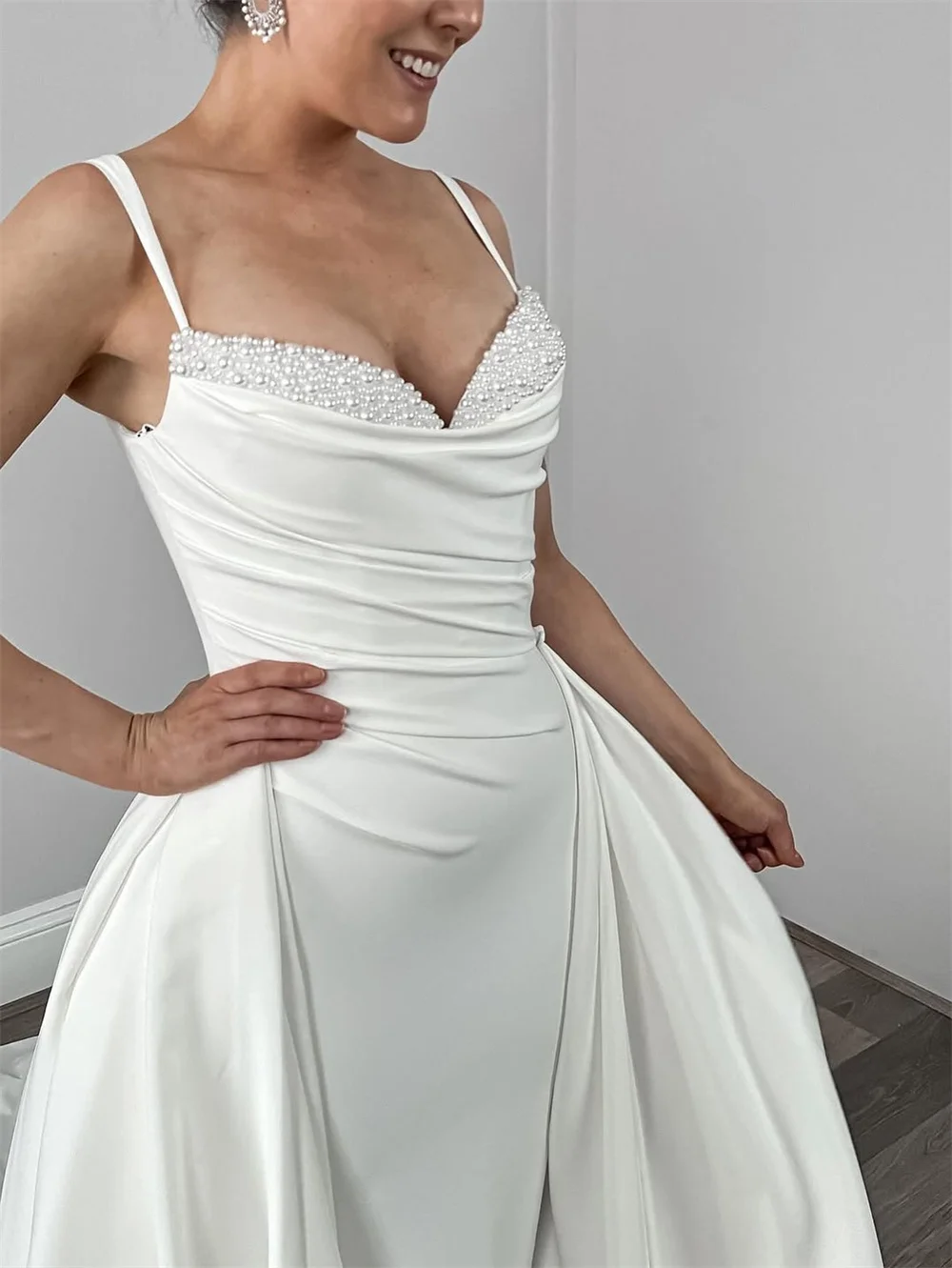 Tóquio personalizado branco cinta de espaguete vestidos de casamento sem mangas sem costas tribunal trem vestidos de noiva 2025 a linha vestidos de casamento