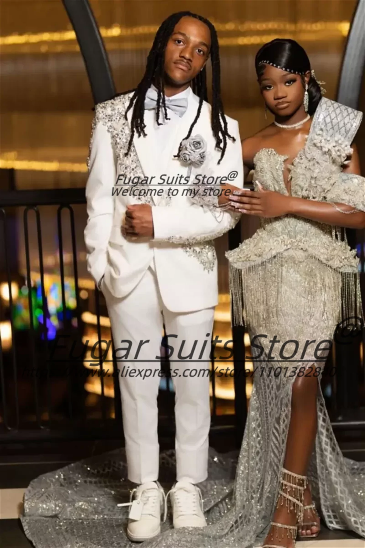 

Gorgeous Beading Handsome Men Suits Customized Stylish Black Jacquard Peaked Lapel Three Pieces Prom Men Suits Ropa Hombre