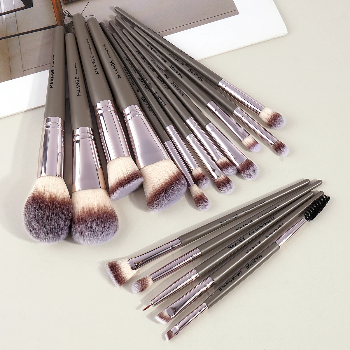 MAANGE 17 pièces ensemble de pinceaux de maquillage professionnel fond de teint correcteurs ombres à paupières poudre mélange Kabuki pinceaux de Contour outils de beauté