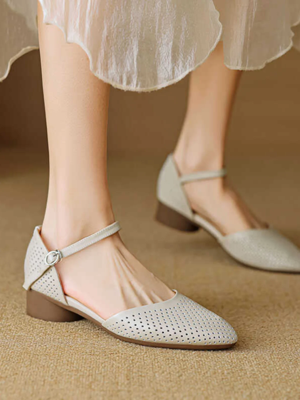 

Mary Jane Women's oes Summer Genuine Leather Hollow out Pointed Toe Low Heel Head Cover Sandals with Bule Strap Casual Flats