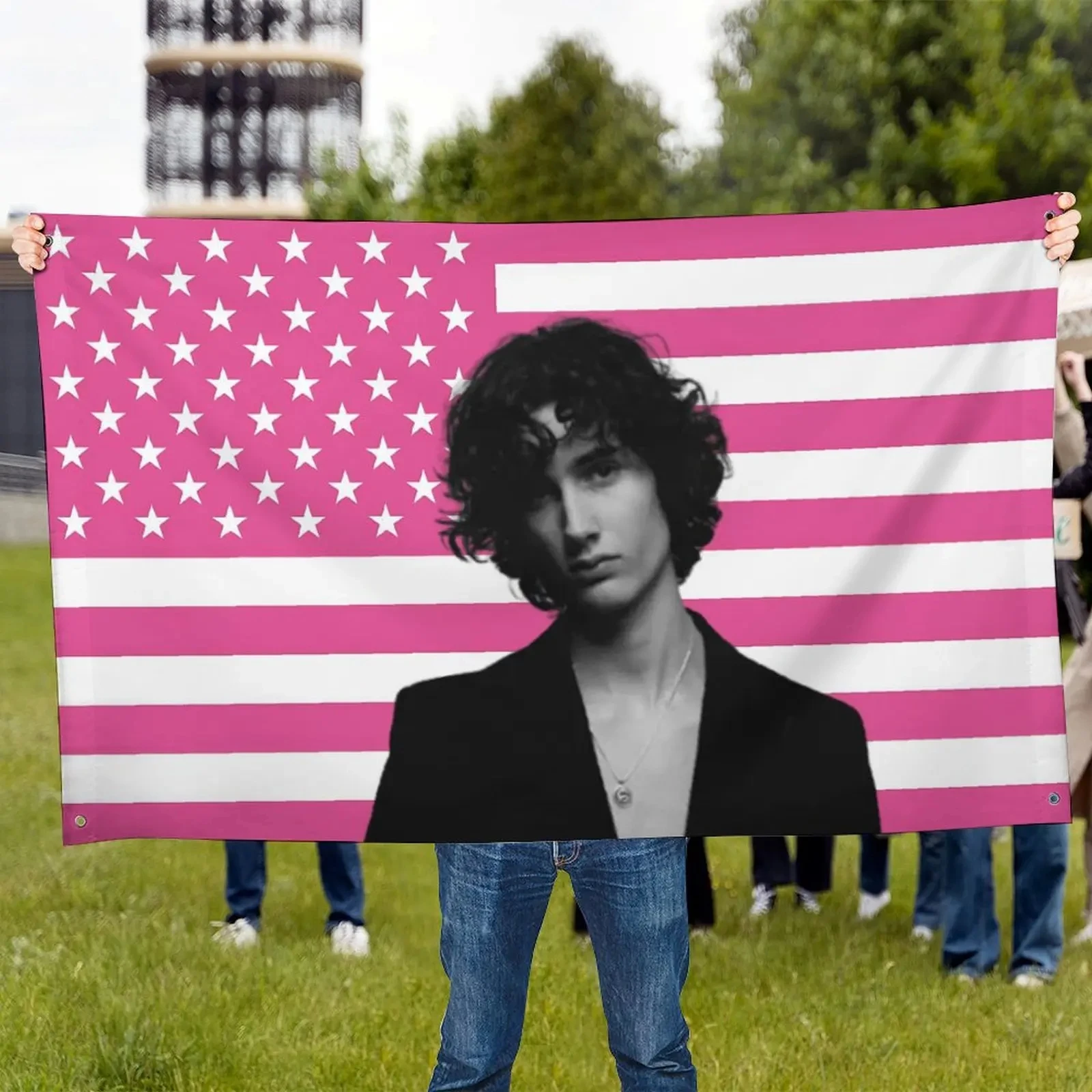 1 Stück Finn Wolfhard Garage Dekoration Outdoor Dekor rosa Flaggen für Schlafzimmer Wandteppich Flaga Garten Flagge an der Wand Werbung