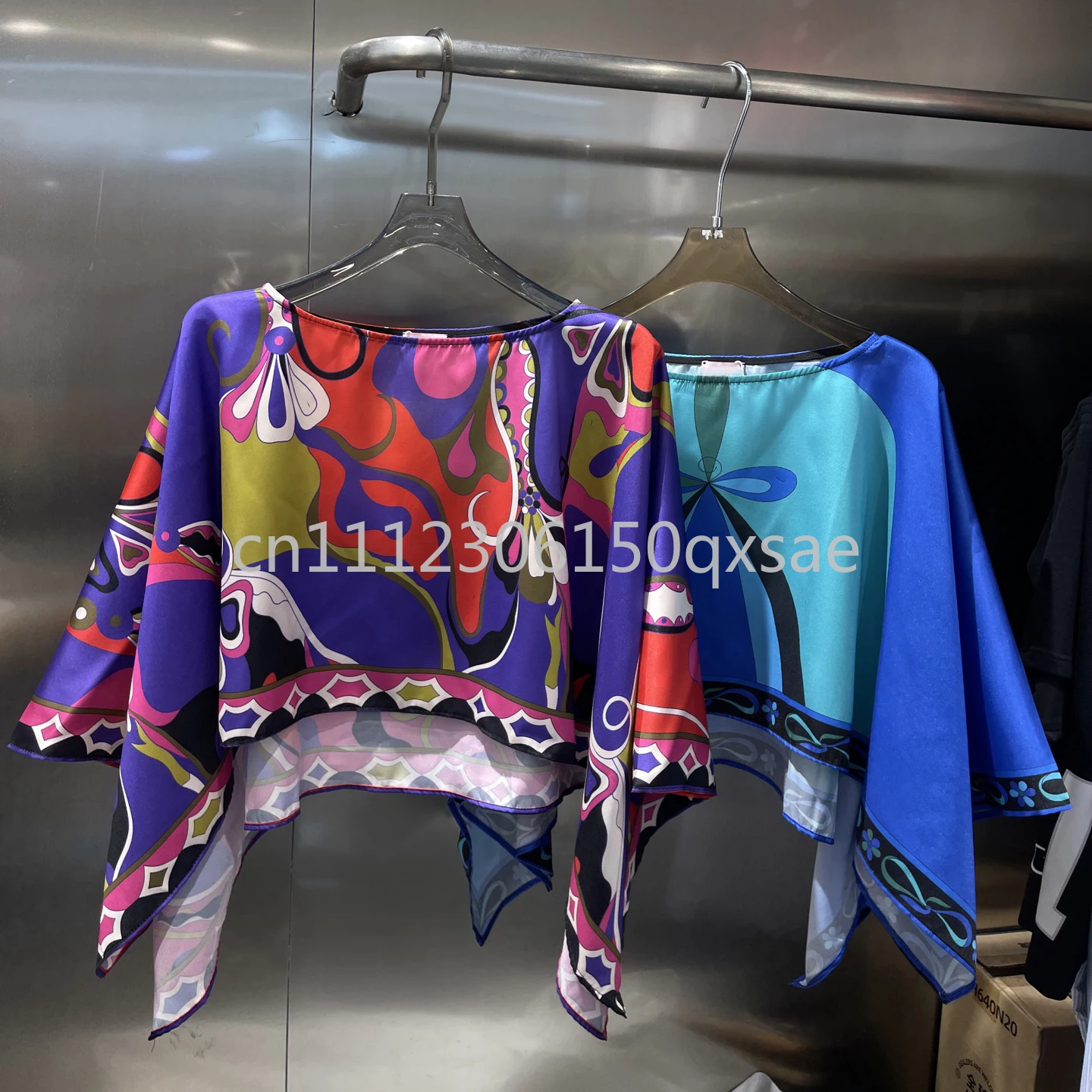 

Fashion Design Women's Silk Cloaks with Letter Signature Logo Classic Brand Lady Sexy Camis Tops